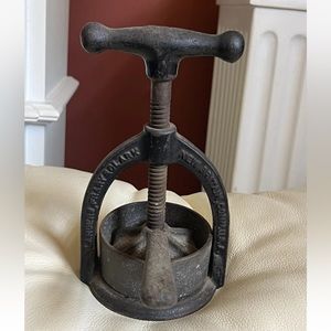VINTAGE LANDERS, FRARY & CLARK Columbia Meat Juice Press kitchen home decor
